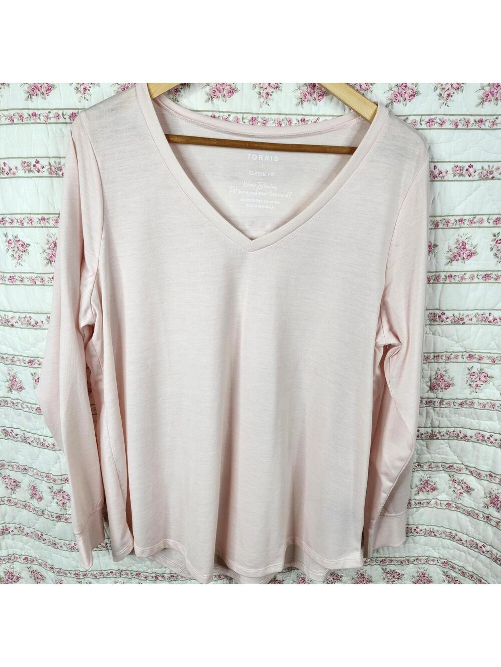 Torrid Womens Top Size 1 Classic Fit Long Sleeve V Neck Soft Baby Pink 1X